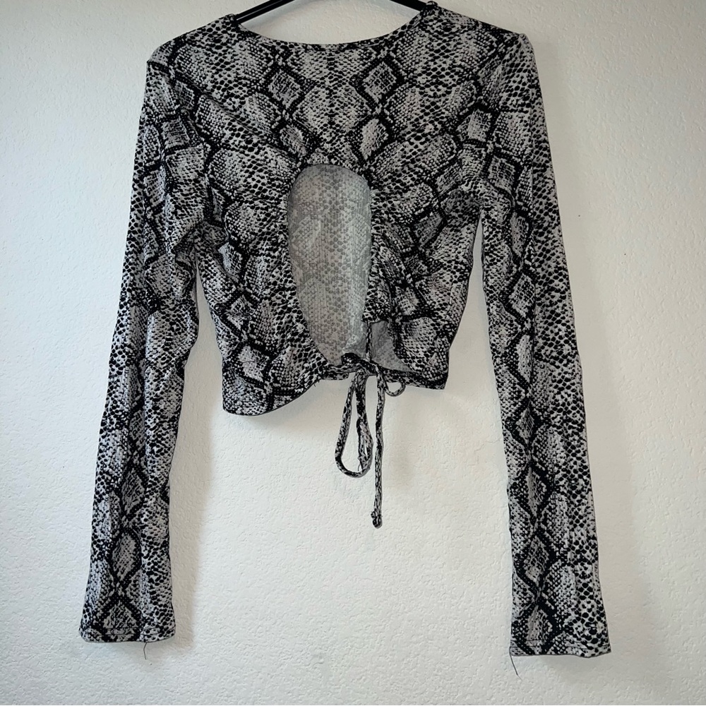 Long Sleeve Open Back - Picture 3 of 3
